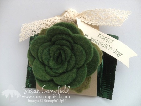 Irish Spiral Rose Wool Felt pin with Scalloped Tag Topper Treat Holder1-imp
